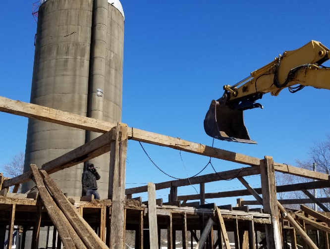 Terre à boire - Silo à grain, construction du nouveau bâtiment